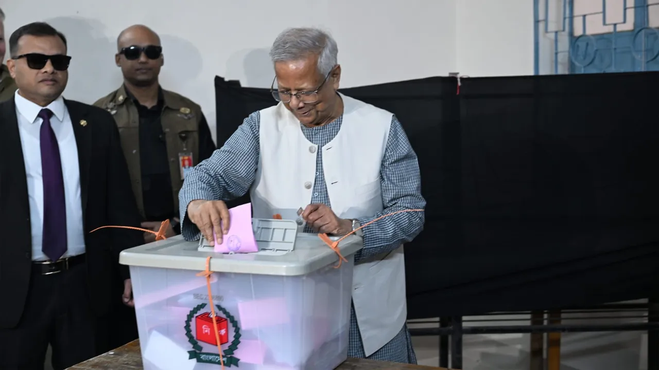 ভোট দিয়েছেন প্রধান উপদেষ্টা