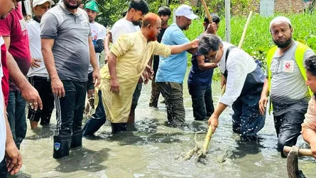 কুমিল্লায় জলাবদ্ধতা নিরসনে বিএনপি ও বিবেক’র উদ্যোগে খাল খনন কর্মসূচি