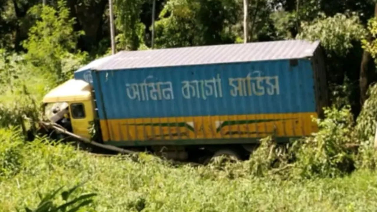 মিরসরাইয়ে কাভার্ডভ্যানচাপায় নারী নিহত