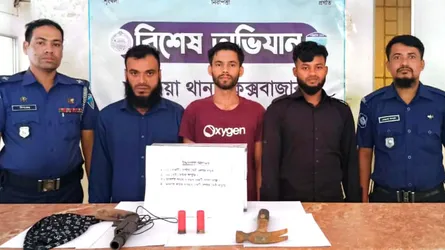 চকরিয়ায় ডাকাতির প্রস্তুতিকালে অস্ত্রসহ ৩ ডাকাত গ্রেফতার