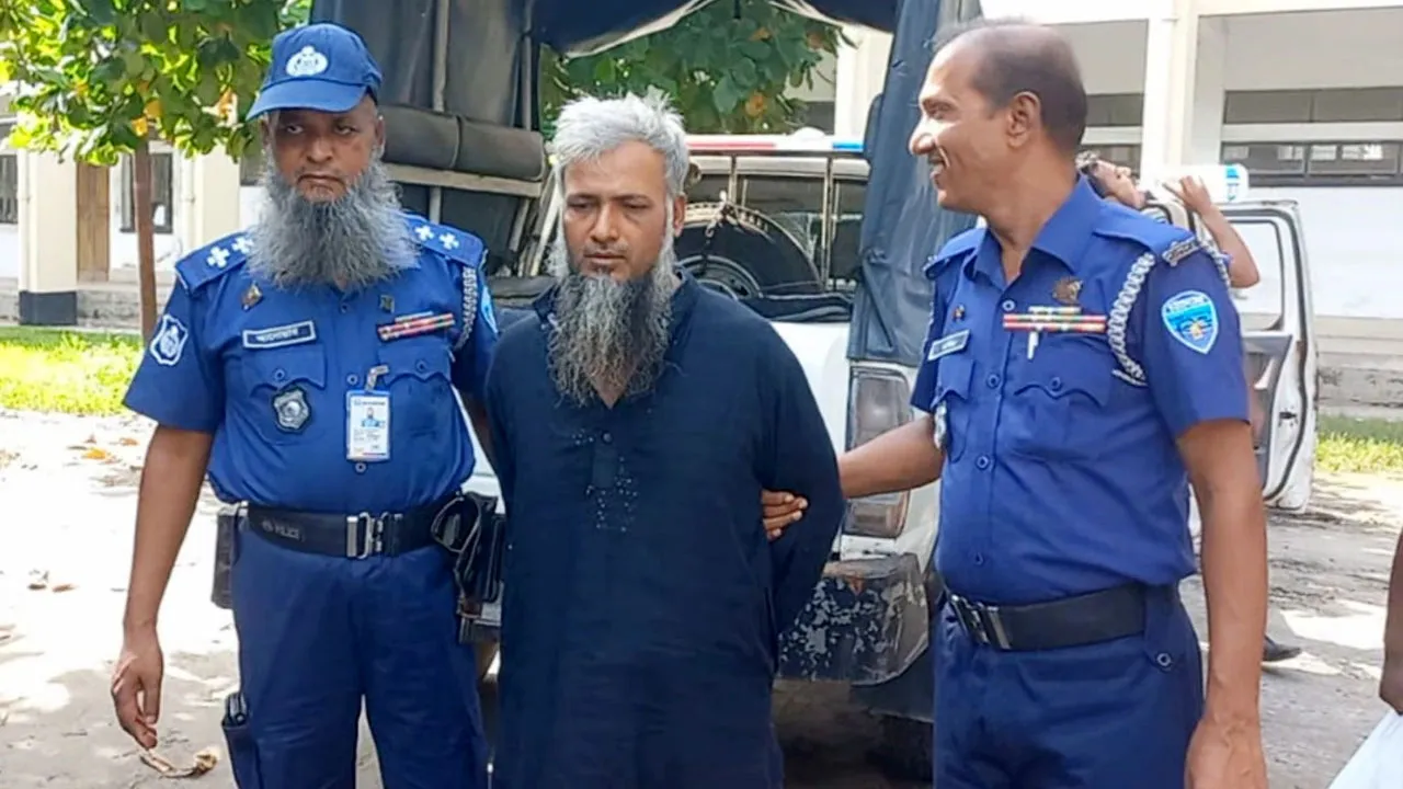 চাঁদপুরে খতিবকে হত্যাচেষ্টায় অভিযুক্তকে জেল হাজতে প্রেরণ