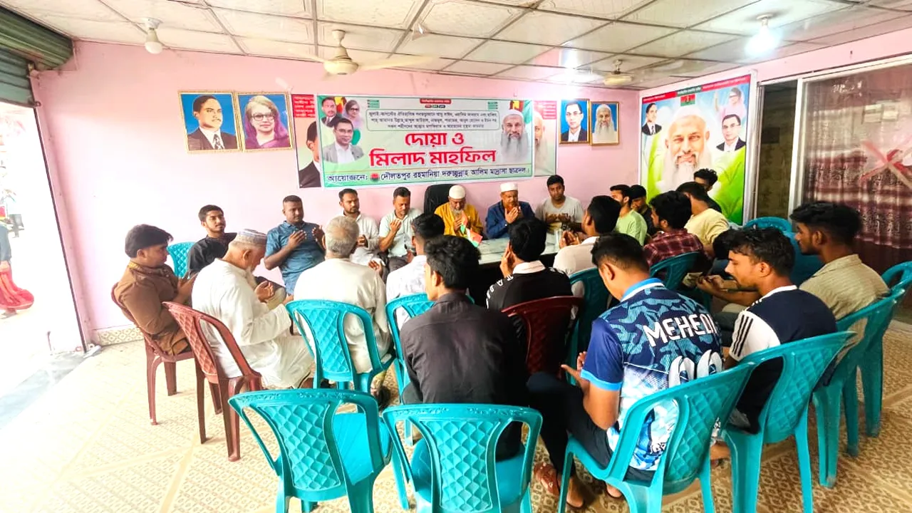 মুরাদনগরে জুলাই শহীদদের জন্য কলেজ-মাদরাসা ছাত্রদলের দোয়া মাহফিল