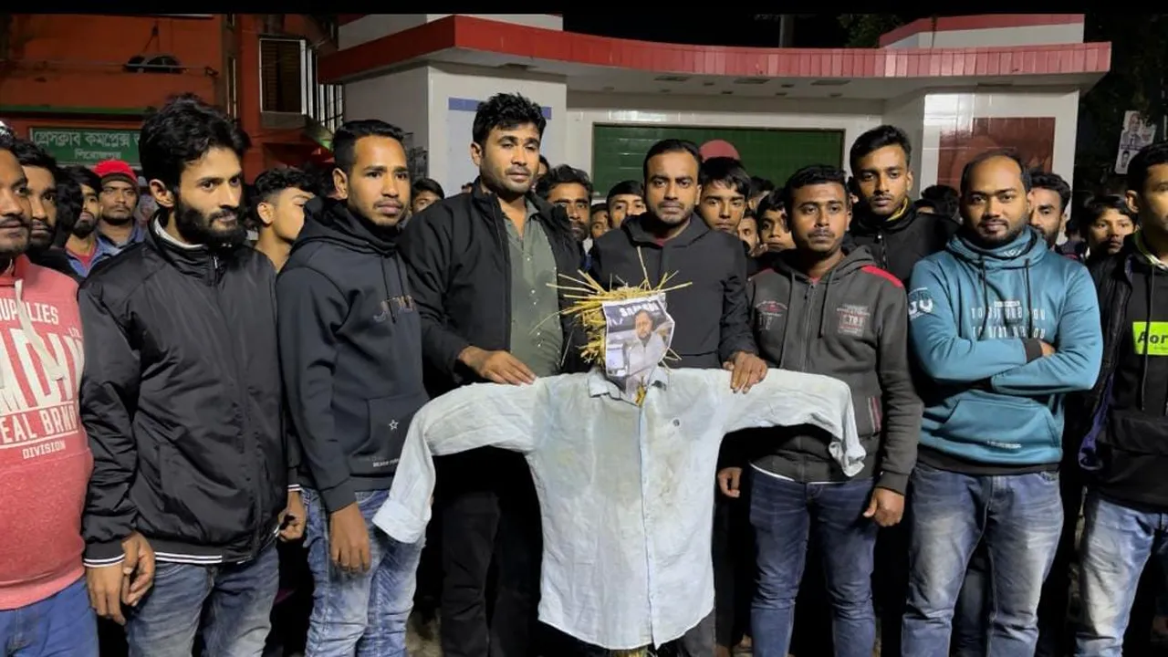 পিরোজপুরে খালেদা জিয়াকে নিয়ে বিভ্রান্তিকর স্ট্যাটাস : ছাত্রদলের বিক্ষোভ
