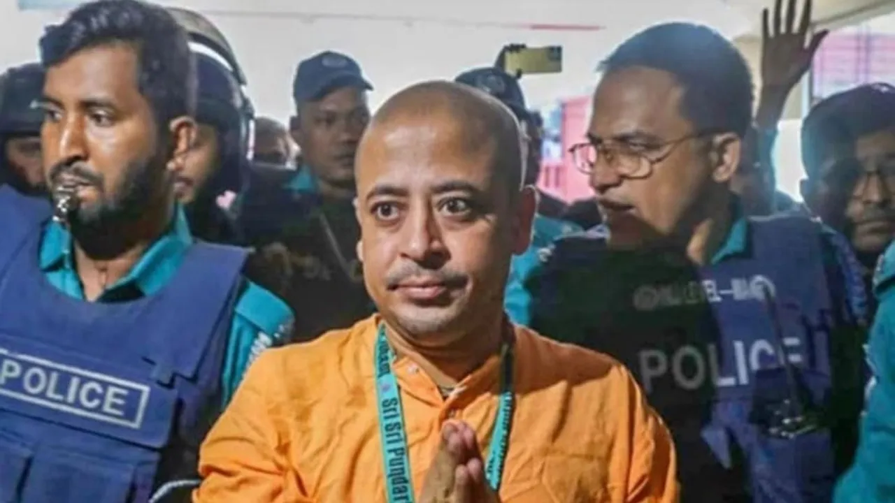 চিন্ময় কৃষ্ণ দাসকে জেলগেটে জিজ্ঞাসাবাদের অনুমতি