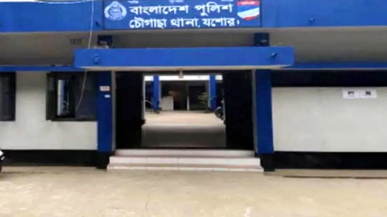 চৌগাছায় আসামি ধরতে গিয়ে হামলায় আহত ওসিসহ ৭