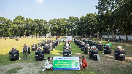 লালমনিরহাটে নলকূপ ও অজুখানা নির্মাণ সামগ্রী বিতরণ