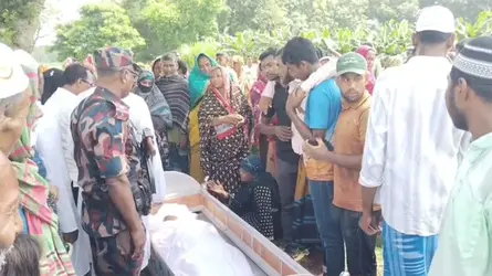বিজিবির মানবিক সহায়তায় মেয়ে শেষবারের মতো দেখতে পেলেন মায়ের মুখ