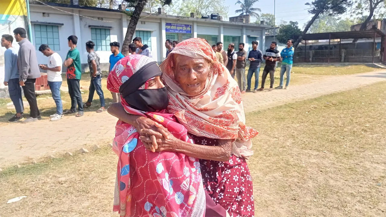 ১১০ বছরেও থামেনি ভোটের টান, পুত্রবধূর কাঁধে ভর করে কেন্দ্রে মনোয়ারা