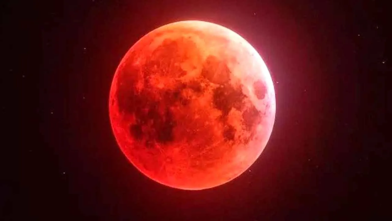 আগামীকাল পূর্ণগ্রাস চন্দ্রগ্রহণ