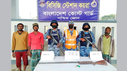 সুন্দরবনে কোস্টগার্ডের অভিযানে পণবন্দী ৪ জেলে উদ্ধার, অস্ত্র-গোলাবারুদ জব্দ