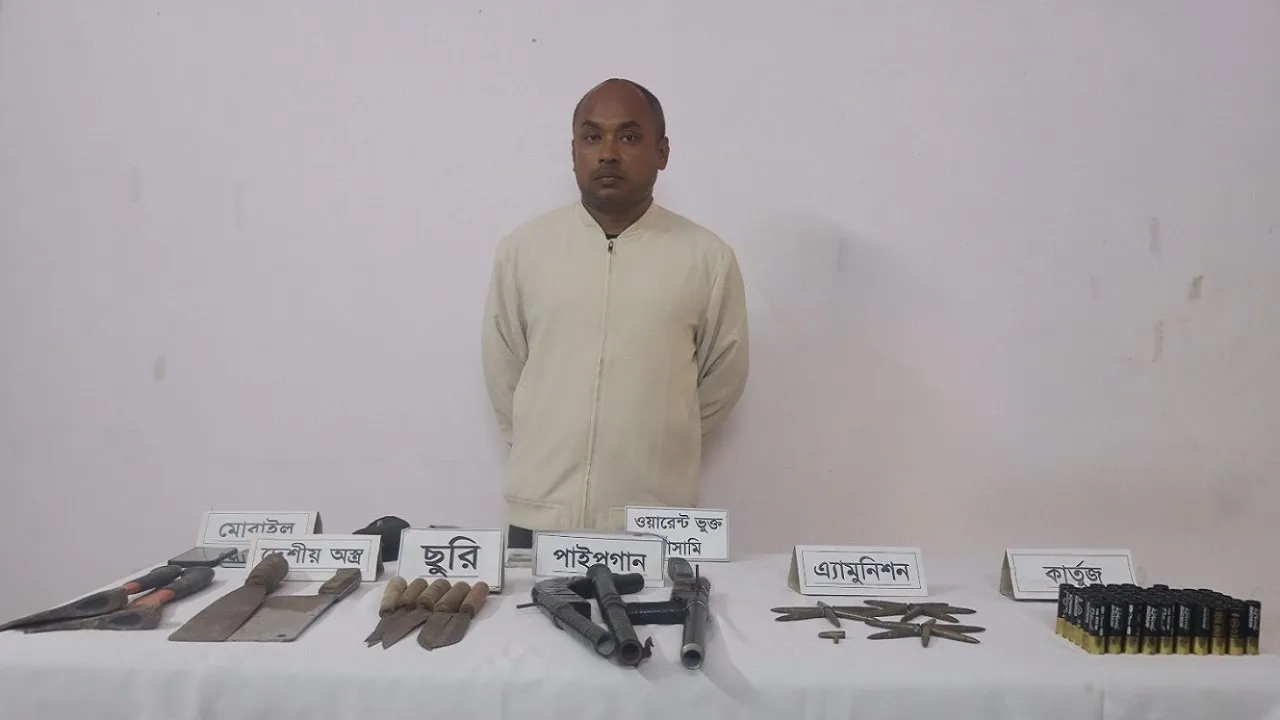 কুমিল্লায় অস্ত্র গোলাবারুদসহ পরিবহন শ্রমিক নেতা গ্রেফতার