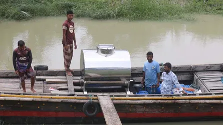 ভোলায় নৌপথে দুধ পরিবহনে কুলিং ট্যাঙ্কার স্থাপন, খুশি খামারিরা