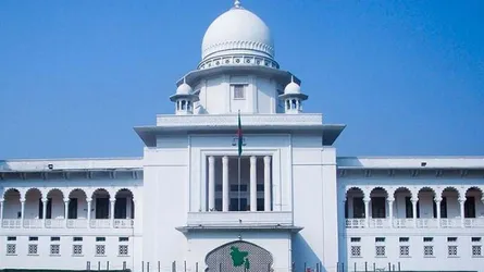 বিচারক-আইনজীবীদের কালো কোট-গাউন পরে মামলা পরিচালনার নির্দেশ