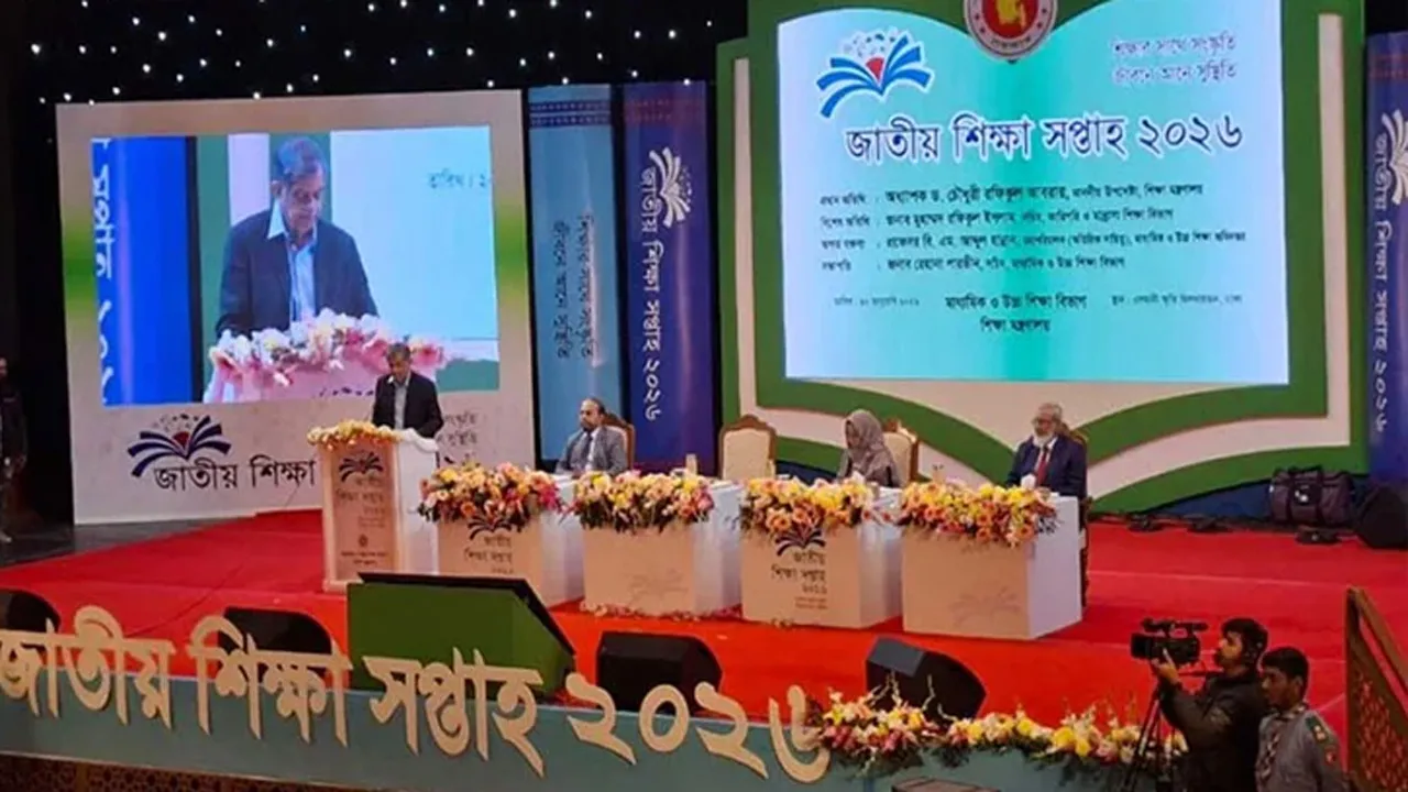 শিক্ষাকে আনন্দময় করতে পাঠ্যক্রম সংস্কারের ওপর জোর উপদেষ্টার