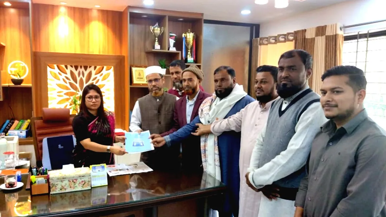 চট্টগ্রাম-১৩ আসনে জামায়াত প্রার্থীর মনোনয়নপত্র সংগ্রহ