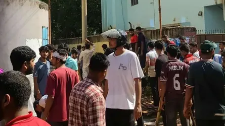 চবিতে গ্রামবাসীর আড়ালে দফায় দফায় শিক্ষার্থীদের উপর নজিরবিহীন হামলা