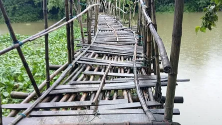 সুনামগঞ্জে ১৫ গ্রামের মানুষের যাতায়াতে দুর্ভোগ, ভরসা সাঁকো