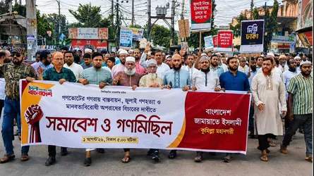 গণভোটের রায় বাস্তবায়নের দাবিতে কুমিল্লায় জামায়াতের গণমিছিল