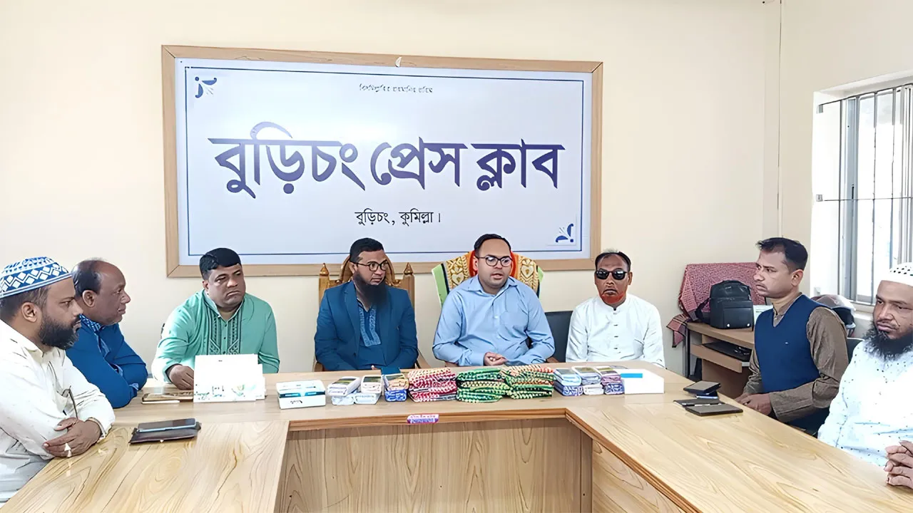 বুড়িচং প্রেসক্লাবের উদ্যোগে নামাজীদের মাঝে লুঙ্গি, গামছা ও টুপি বিতরণ