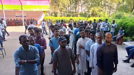 চাকসু নির্বাচনে ভোট দিয়ে উচ্ছ্বসিত শিক্ষার্থীরা