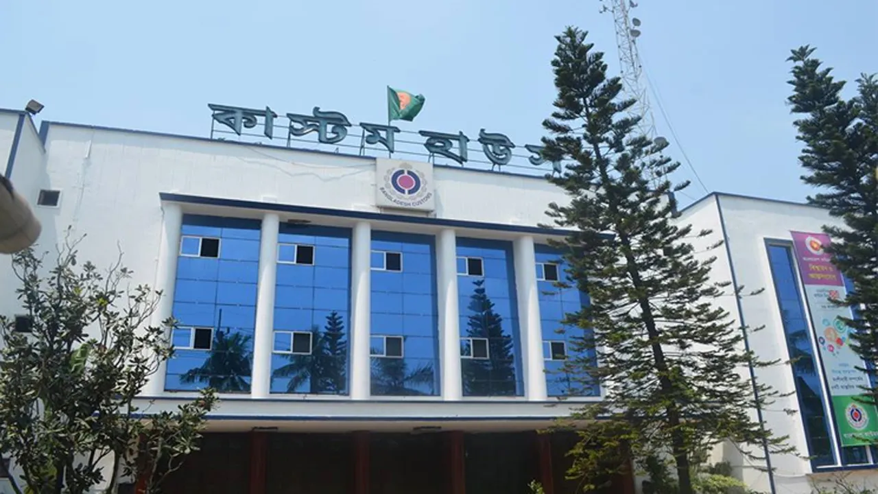 চট্টগ্রাম কাস্টমসে ৮৮ কনটেইনারের পচনশীল পণ্য ধ্বংস