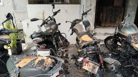 বাগেরহাটে হাসপাতাল চত্বরে অ্যাম্বুলেন্সের গ্যাস সিলিন্ডার বিস্ফোরণ, দগ্ধ ১