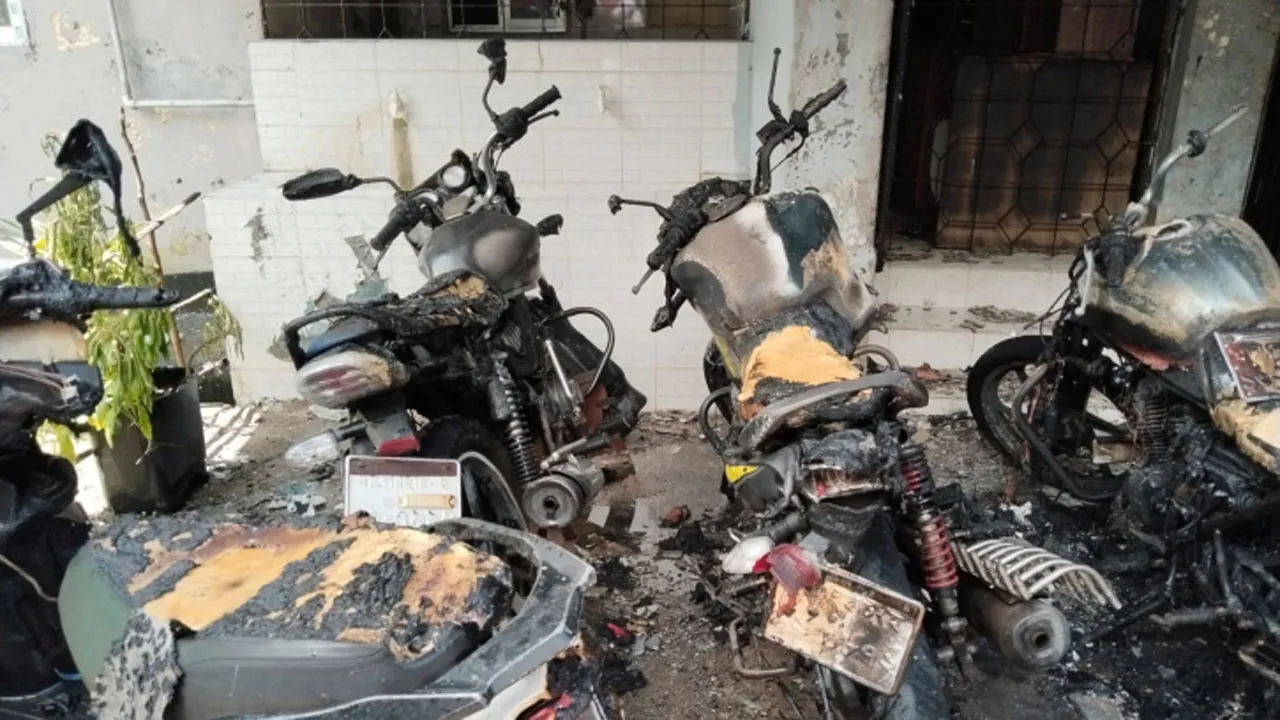 বাগেরহাটে হাসপাতাল চত্বরে অ্যাম্বুলেন্সের গ্যাস সিলিন্ডার বিস্ফোরণ, দগ্ধ ১