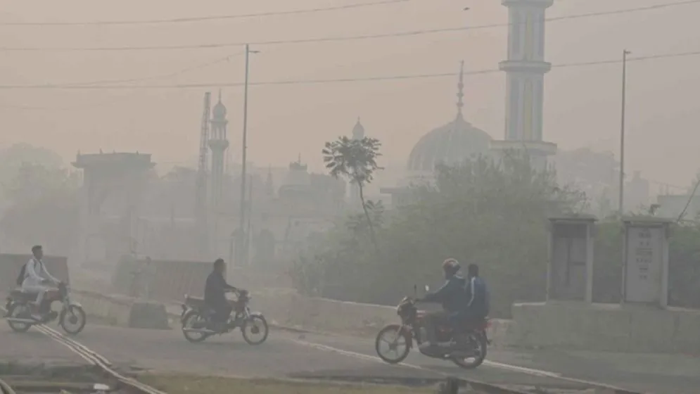 ছুটির দিনেও ঢাকার বাতাস অস্বাস্থ্যকর
