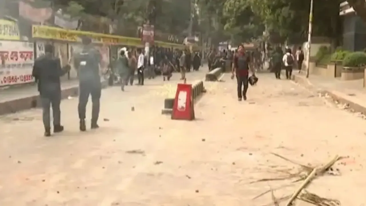 ‘শান্তিচুক্তি’ ভেঙে ফের ঢাকা ও আইডিয়াল কলেজের শিক্ষার্থীদের সংঘর্ষ