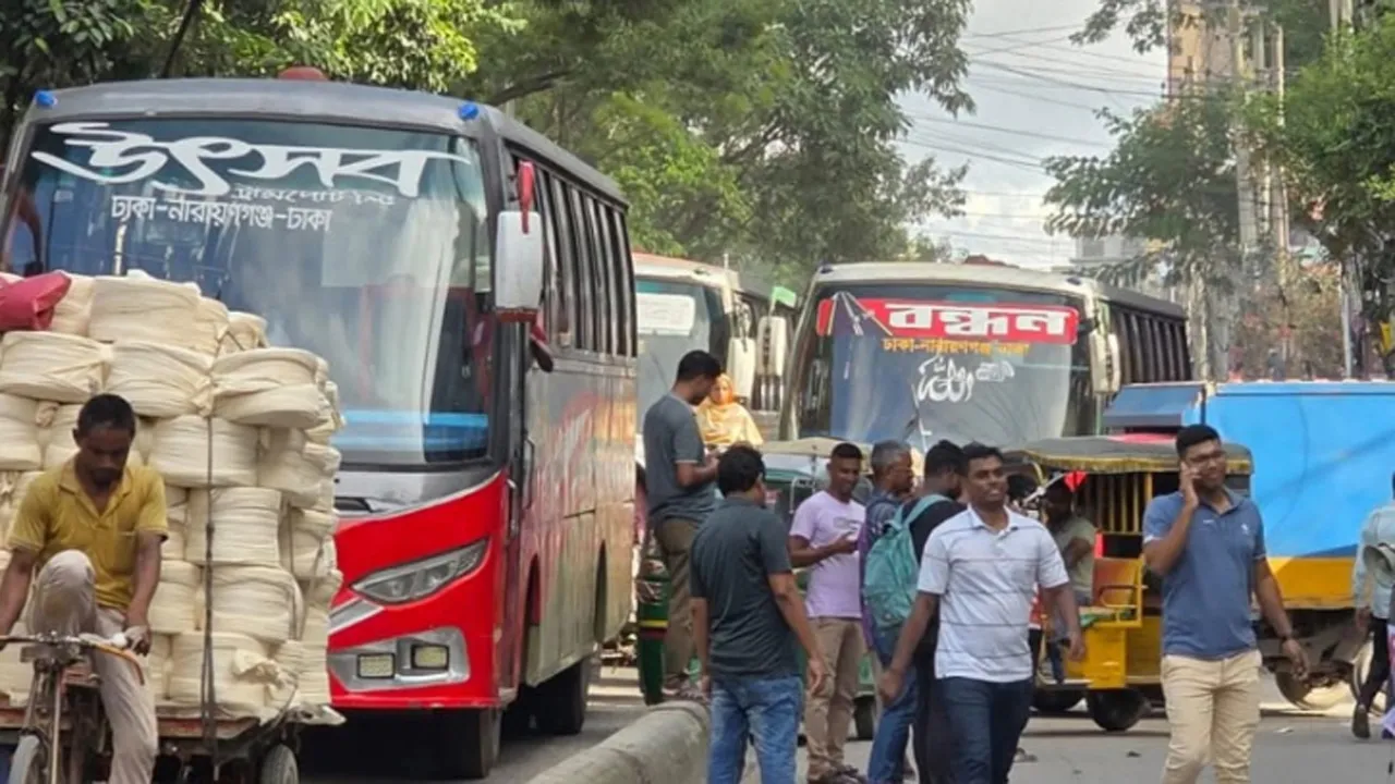চাপের মুখে কমলো ঢাকা-নারায়ণগঞ্জ রুটের বাস ভাড়া