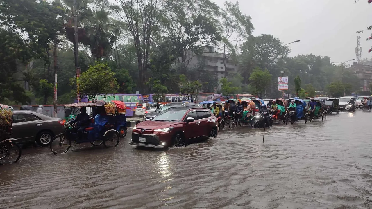 জলাবদ্ধতা নিরসনে রাজধানীতে কন্ট্রোল রুম চালু
