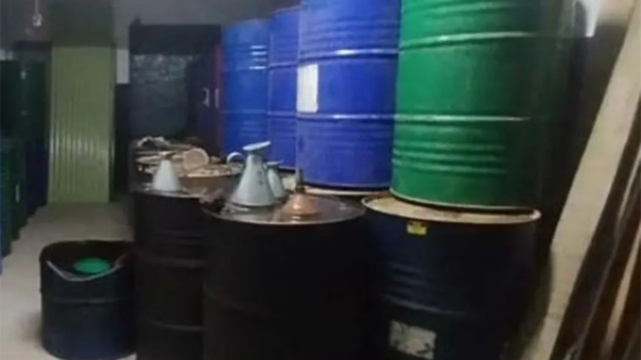 রাজধানীতে অবৈধভাবে মজুদ করা ৮০০ লিটার ডিজেল উদ্ধার