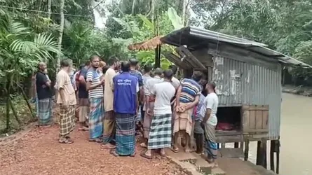 নেছারাবাদে নিজ দোকানের ভেতর থেকে আবুল মল্লিকের লাশ উদ্ধার
