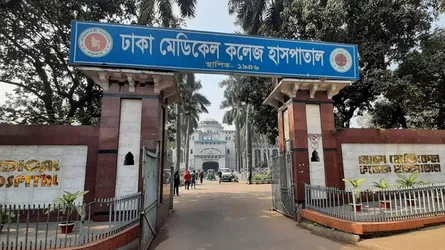 খিলক্ষেতে ছিনতাইকারীদের ছুরিকাঘাতে যুবক গুরুতর আহত