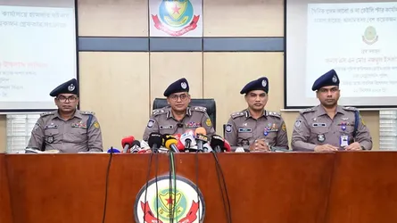 প্রথম আলো ও ডেইলি স্টার কার্যালয়ে হামলার ঘটনায় মামলা, গ্রেফতার ১৭