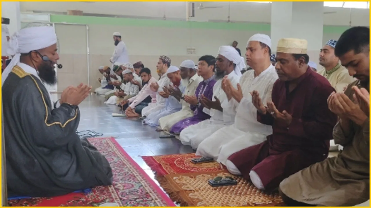 বগুড়ায় খালেদা জিয়ার জন্য মসজিদে-মন্দিরে দোয়া-প্রার্থনা