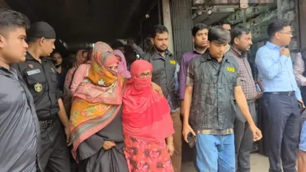 মানিকগঞ্জে হাসপাতালের দালাল চক্রের ১২ সদস্য আটক