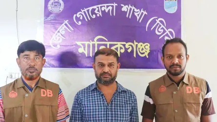 ঘিওরে দাড়ি টেনে ব্যবসায়ীকে মারধরের মামলার আসামি গ্রেফতার
