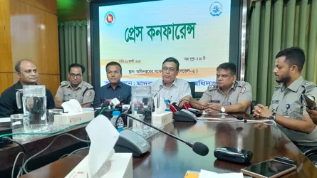 পৃথক অভিযানে ১৩৫ কোটি টাকা মূল্যের মাদক জব্দ, বিদেশীসহ গ্রেফতার ৫
