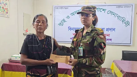 বান্দরবানে ৪ শতাধিক দুঃস্থকে সেনাবাহিনীর বিনামূল্যে চিকিৎসা ও আর্থিক সহায়তা