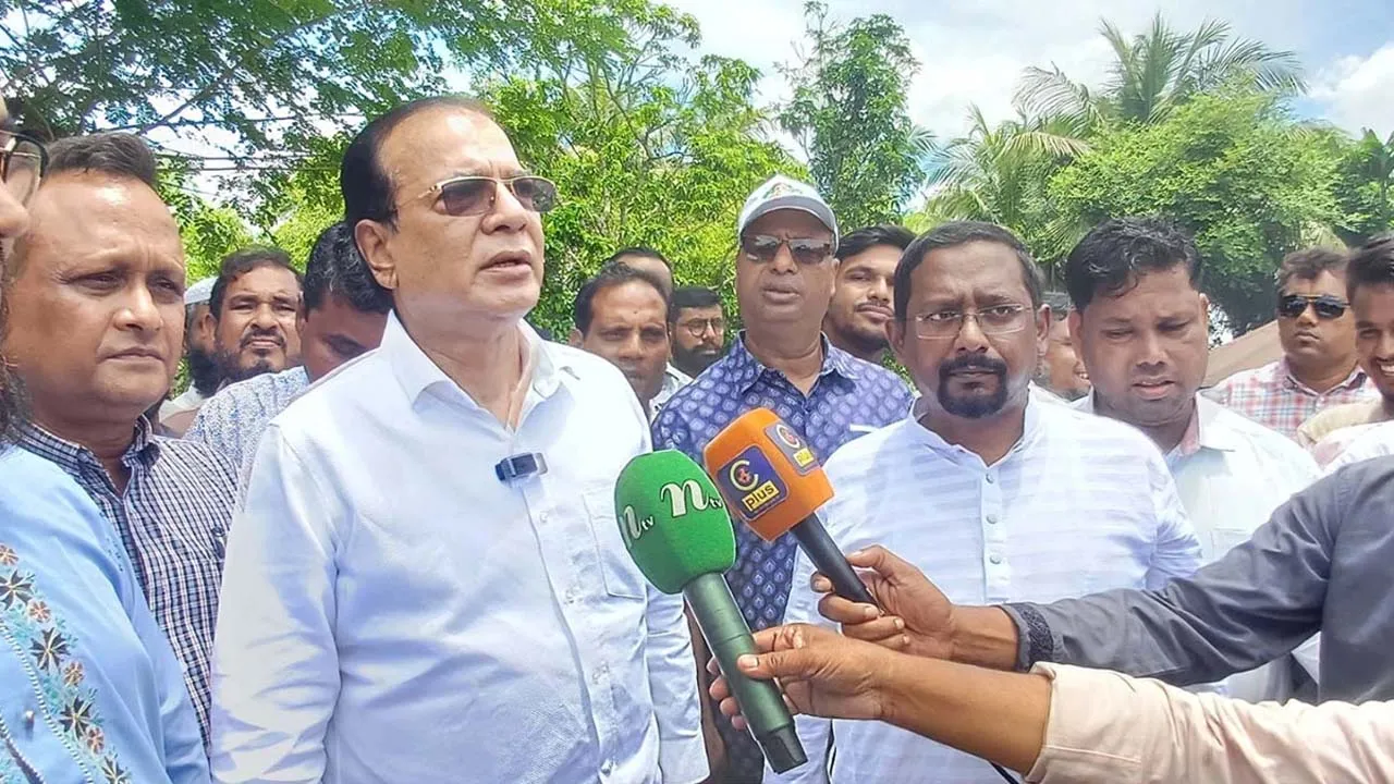 বাঁশখালীকে বন্যামুক্ত করতে সব পদক্ষেপ নেয়া হবে : ত্রাণমন্ত্রী