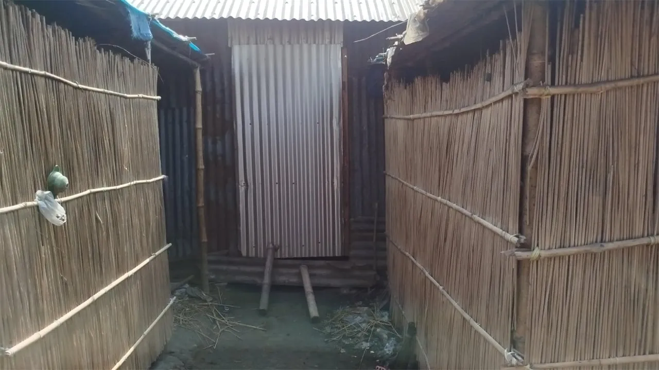 রায়গঞ্জে অসহায় কৃষকের শেষ সম্বল ২টি গরু চুরি