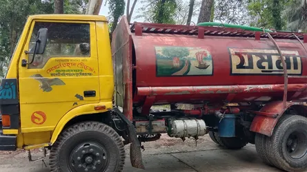 মান্দায় তেল মজুদকালে লরিসহ ব্যবসায়ী আটক