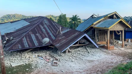 শক্তিশালী ভূমিকম্পে কেঁপে উঠল ইন্দোনেশিয়া, নিহত ২