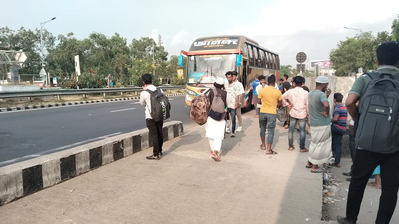 ঢাকা-ভাঙ্গা এক্স‌প্রেসও‌য়েতে দ্বিগুণ ভাড়া আদায়ের অভিযোগ