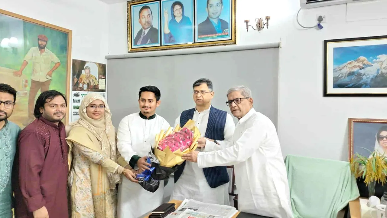 বিএনপি’র প্রতিষ্ঠাবার্ষিকীতে এনসিপির ফুলেল শুভেচ্ছা