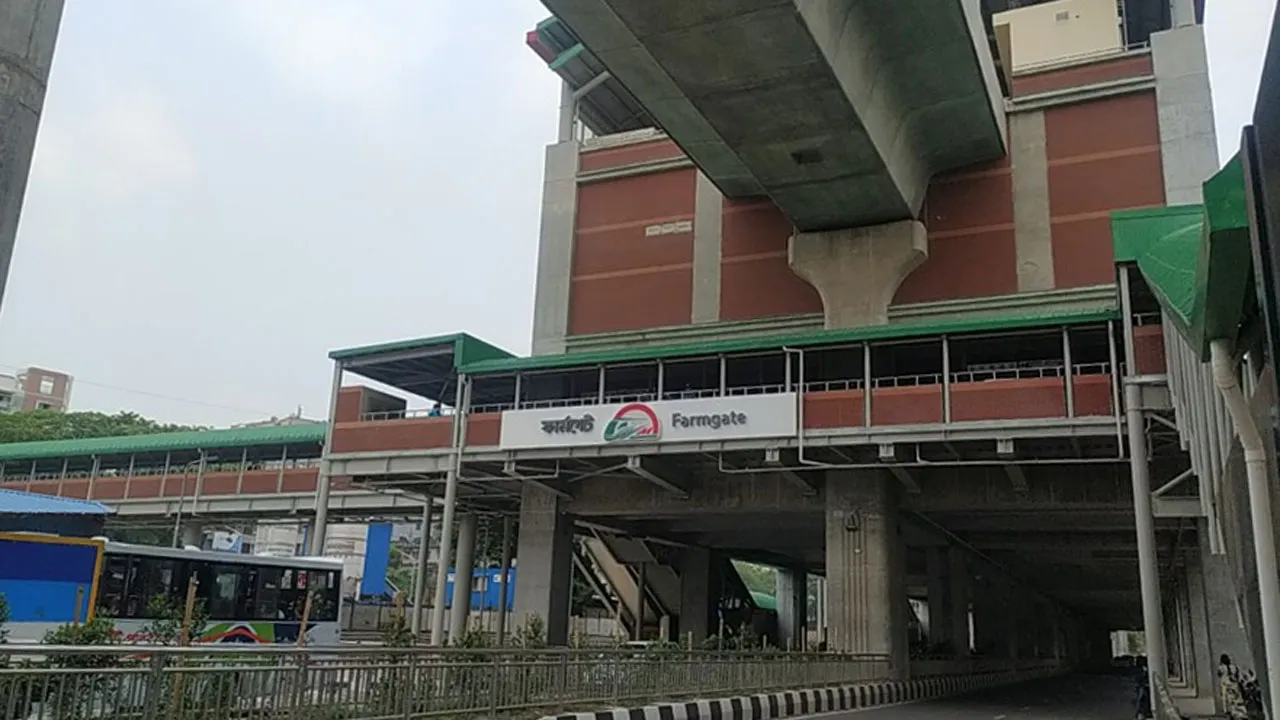মেট্রো লাইনের বেয়ারিং প্যাড পড়ে পথচারী নিহত, চলাচল বন্ধ