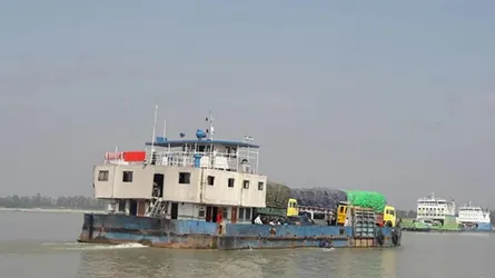 এক ঘণ্টা বন্ধ থাকার পর পাটুরিয়া-দৌলতদিয়া ফেরি চলাচল পুনরায় শুরু