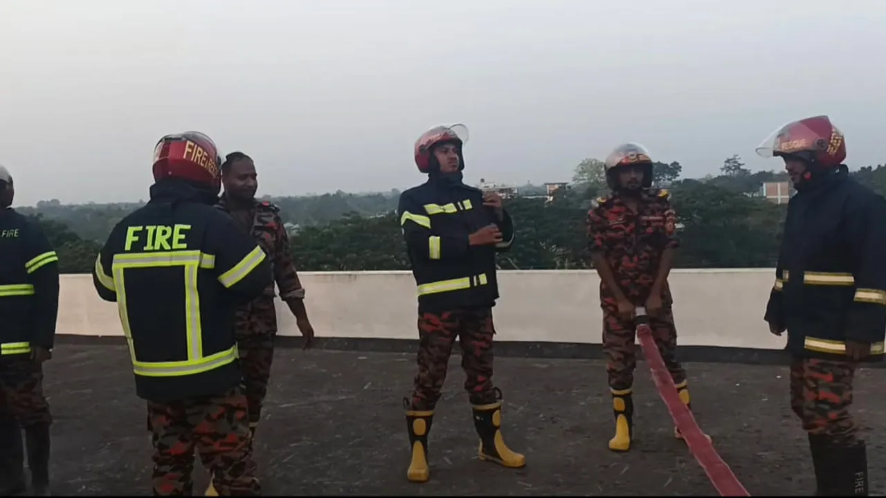 পাবিপ্রবিতে এক্সাম হল ভবনে আগুন
