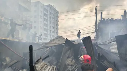 শ্যামলীতে টিনশেড ঘরে আগুন